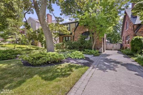 Exterior - 245 Ridgemont, Grosse Pointe Farms, MI 48236 photo 10 of 11
