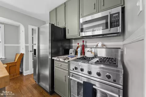 Kitchen - 245 Ridgemont, Grosse Pointe Farms, MI 48236 photo 2 of 4
