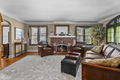 Living - 245 Ridgemont, Grosse Pointe Farms, MI 48236 photo 1 of 5