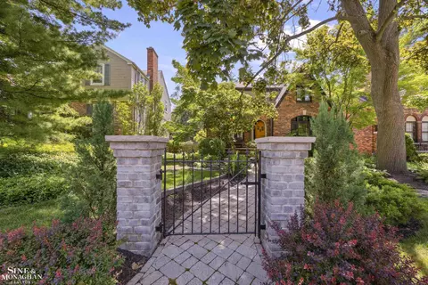 Exterior - 245 Ridgemont, Grosse Pointe Farms, MI 48236 photo 7 of 11