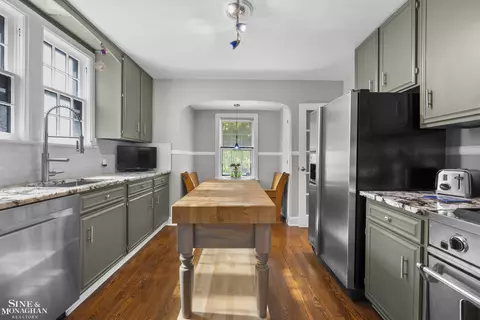 Kitchen - 245 Ridgemont, Grosse Pointe Farms, MI 48236 photo 1 of 4
