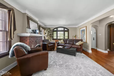 Living - 245 Ridgemont, Grosse Pointe Farms, MI 48236 photo 4 of 5