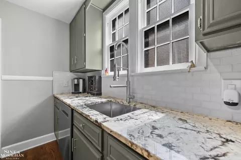 Kitchen - 245 Ridgemont, Grosse Pointe Farms, MI 48236 photo 3 of 4