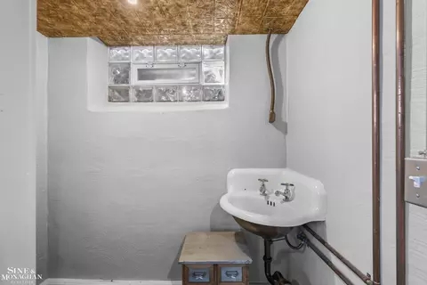 Bath - 245 Ridgemont, Grosse Pointe Farms, MI 48236 photo 3 of 3