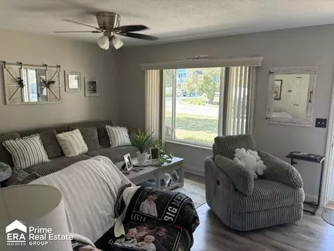 Living - 5521 Meadowcrest, Flint, MI 48532 photo 1 of 1
