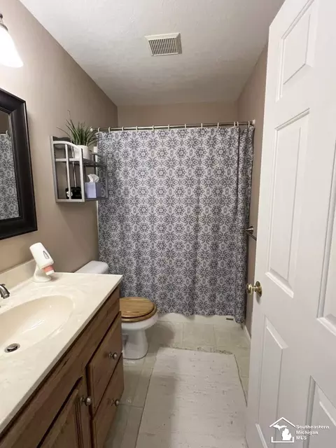 Bath - 1644 Spruce, Temperance, MI 48182 photo 2 of 2