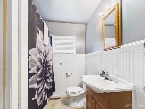 Bath - 105 Chestnut, Munising, MI 49862 photo 2 of 2