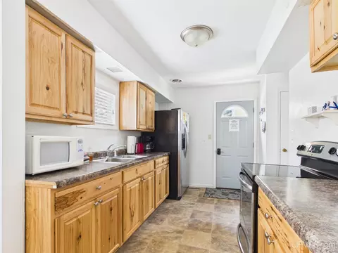 Kitchen - 105 Chestnut, Munising, MI 49862 photo 2 of 2