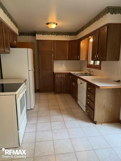 Kitchen - 6508 Chicago, Flushing, MI 48433 photo 1 of 3