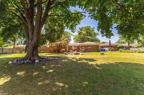 25862 Gunston, Warren, MI 48089