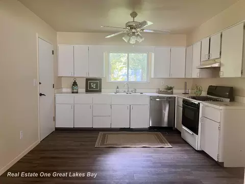 Kitchen - 1275 Ruby Ann, Saginaw, MI 48601 photo 2 of 2