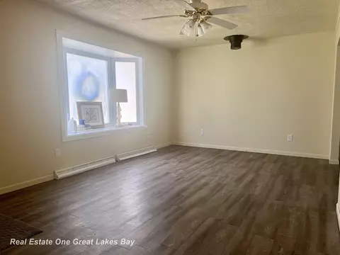 Living - 1275 Ruby Ann, Saginaw, MI 48601 photo 2 of 3