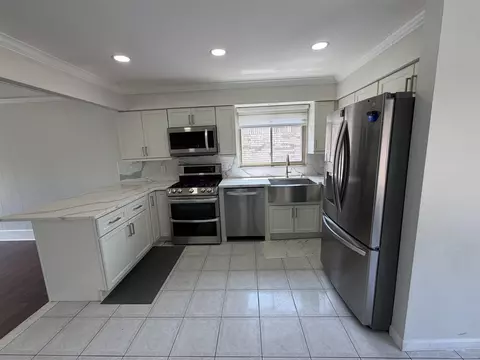Kitchen - 47066 Sanborn, Macomb, MI 48044 photo 1 of 6