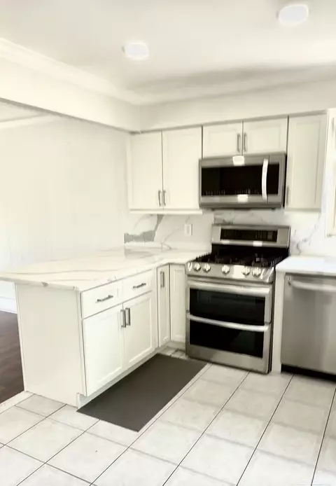 Kitchen - 47066 Sanborn, Macomb, MI 48044 photo 6 of 6