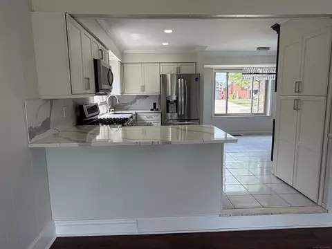 Kitchen - 47066 Sanborn, Macomb, MI 48044 photo 3 of 6