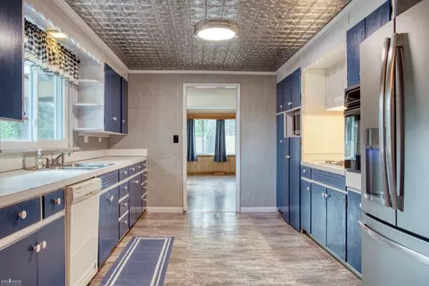Kitchen - 6121 E M 71, Corunna, MI 48817 photo 4 of 5