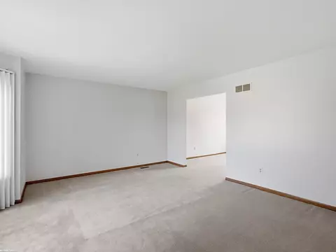 Living - 16730 Tower, Macomb, MI 48044 photo 3 of 12