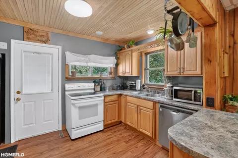 Kitchen - 6058 Thomas, Davison, MI 48423 photo 2 of 2