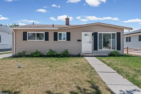 23112 Detour, Saint Clair Shores, MI 48082