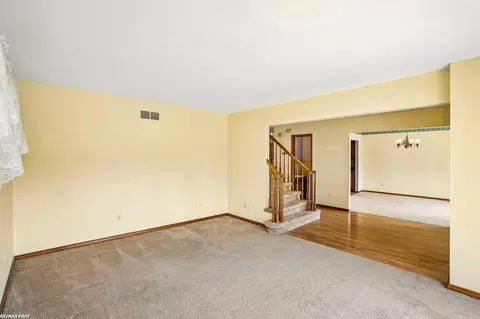 Living - 1405 Mckail, Leonard, MI 48367 photo 2 of 5