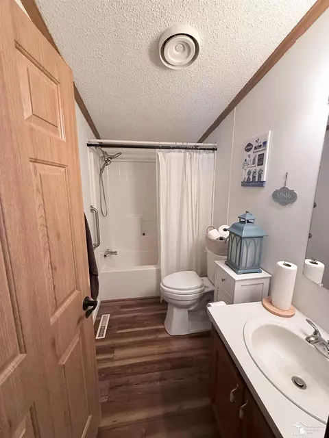Bath - 1300 Wetherby, Jackson, MI 49201 photo 4 of 4