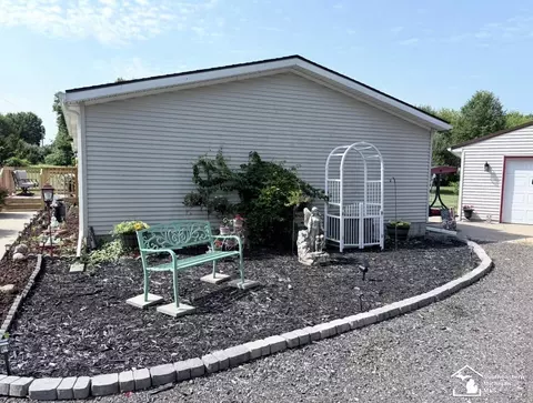 Exterior - 1300 Wetherby, Jackson, MI 49201 photo 9 of 10
