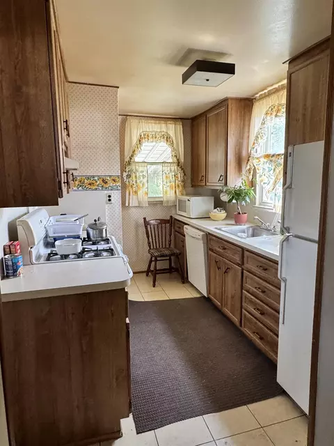 Kitchen - 25244 Eureka, Warren, MI 48091 photo 1 of 2