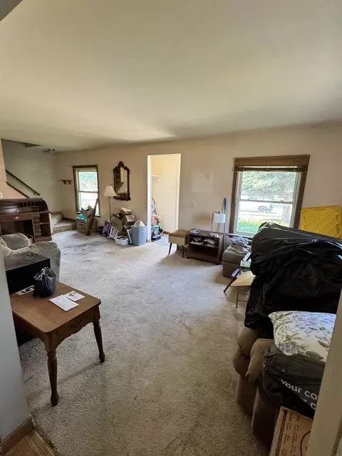 Living - 25244 Eureka, Warren, MI 48091 photo 2 of 2