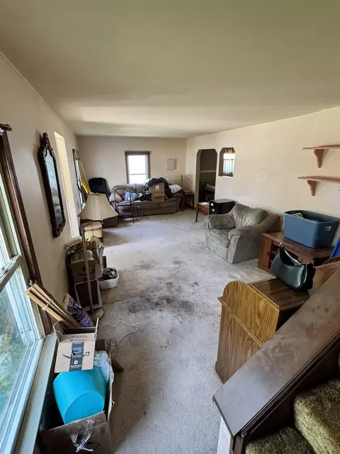 Living - 25244 Eureka, Warren, MI 48091 photo 1 of 2