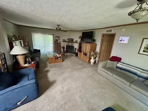 Living - 866 Lakeshore, Gladwin, MI 48624 photo 1 of 2