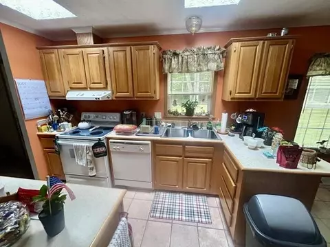 Kitchen - 866 Lakeshore, Gladwin, MI 48624 photo 2 of 5