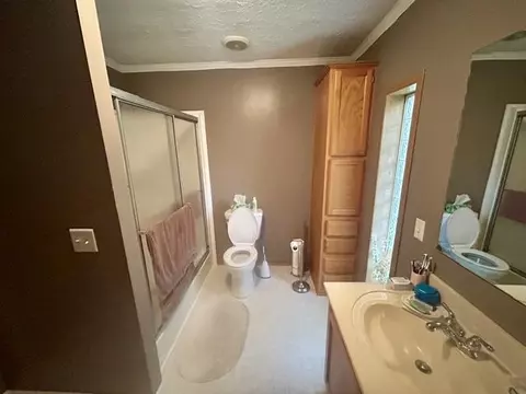 Bath - 866 Lakeshore, Gladwin, MI 48624 photo 1 of 3