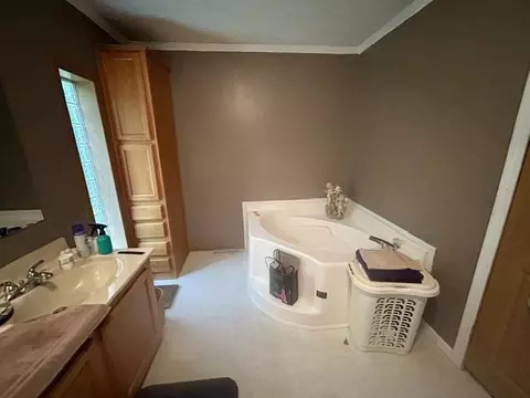 Bath - 866 Lakeshore, Gladwin, MI 48624 photo 2 of 3