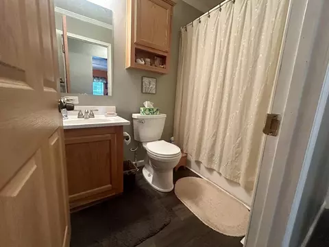 Bath - 866 Lakeshore, Gladwin, MI 48624 photo 3 of 3