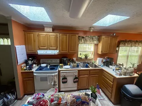 Kitchen - 866 Lakeshore, Gladwin, MI 48624 photo 1 of 5