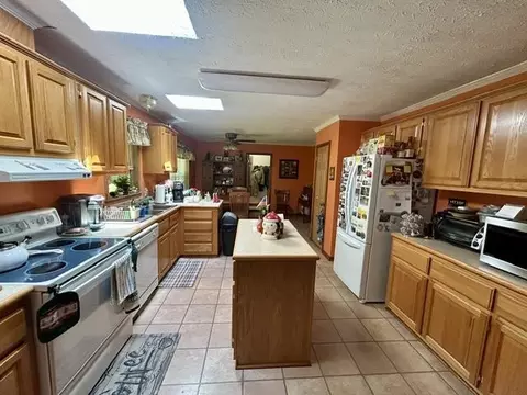 Kitchen - 866 Lakeshore, Gladwin, MI 48624 photo 4 of 5