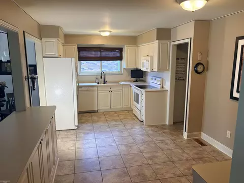 Kitchen - 47168 Blueridge, Macomb, MI 48044 photo 1 of 2