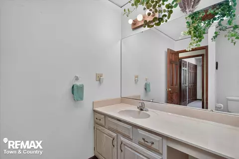 Bath - 1070 N Morrish, Flint, MI 48532 photo 2 of 5