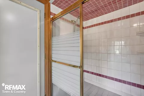 Bath - 1070 N Morrish, Flint, MI 48532 photo 5 of 5