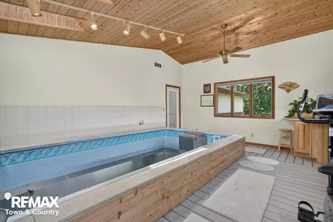 Exterior - 1070 N Morrish, Flint, MI 48532 photo 6 of 17