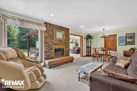 Living - 1070 N Morrish, Flint, MI 48532 photo 1 of 1
