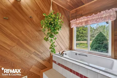 Bath - 1070 N Morrish, Flint, MI 48532 photo 3 of 5