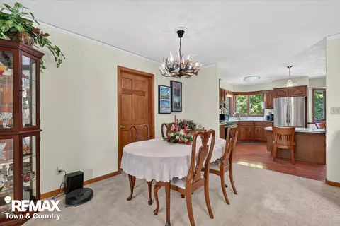 Dining - 1070 N Morrish, Flint, MI 48532 photo 1 of 2