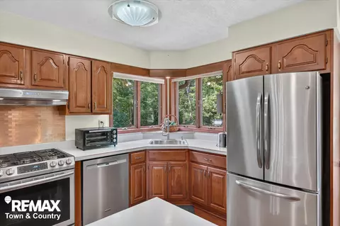 Kitchen - 1070 N Morrish, Flint, MI 48532 photo 4 of 5