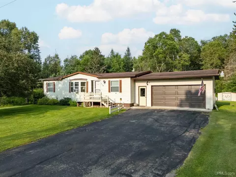 112 Park City Cutoff, Amasa, MI 49903