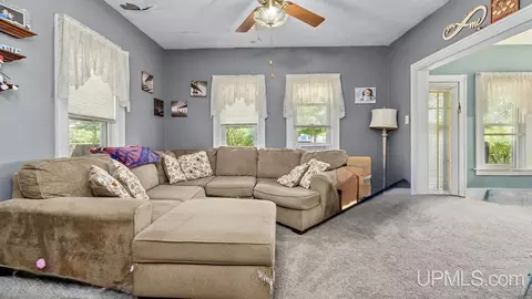 Living - 917 Washington, Escanaba, MI 49829 photo 1 of 1