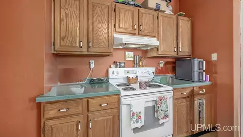 Kitchen - 917 Washington, Escanaba, MI 49829 photo 2 of 2