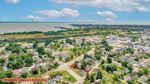 View/Area - 917 Washington, Escanaba, MI 49829 photo 3 of 6