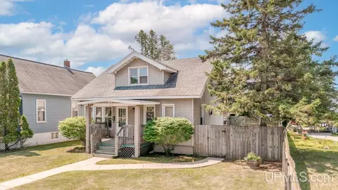 Exterior - 917 Washington, Escanaba, MI 49829 photo 3 of 3