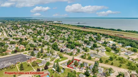 View/Area - 917 Washington, Escanaba, MI 49829 photo 4 of 6